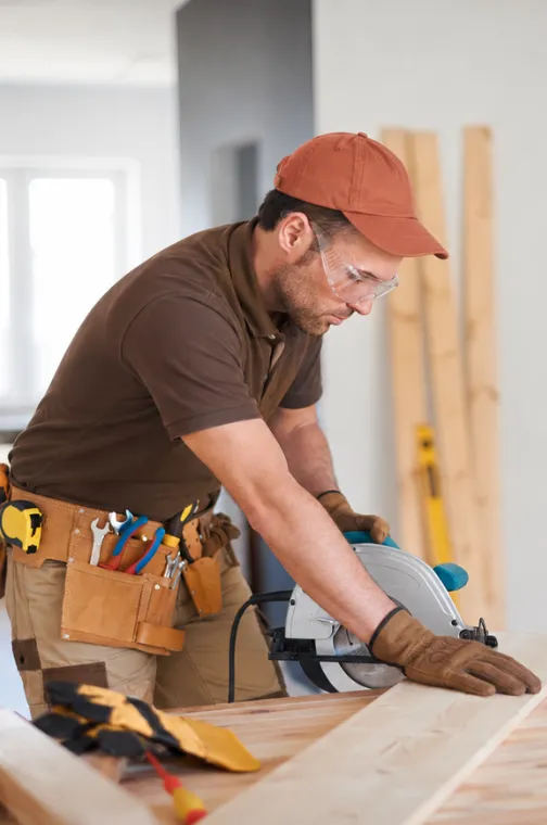 Carpenter cutting wood for a home remodeling project in Los Angeles